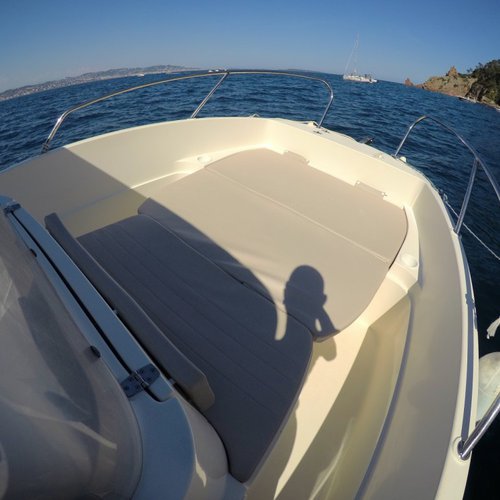 Катер для прогулок QUICKSILVER