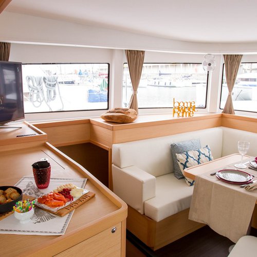 Hire the Sailing Catamaran in Lisboa