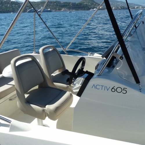 Катер для прогулок QUICKSILVER