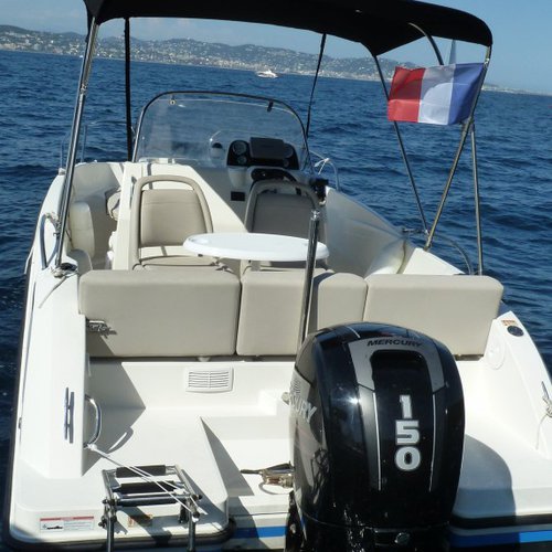 Катер для прогулок QUICKSILVER